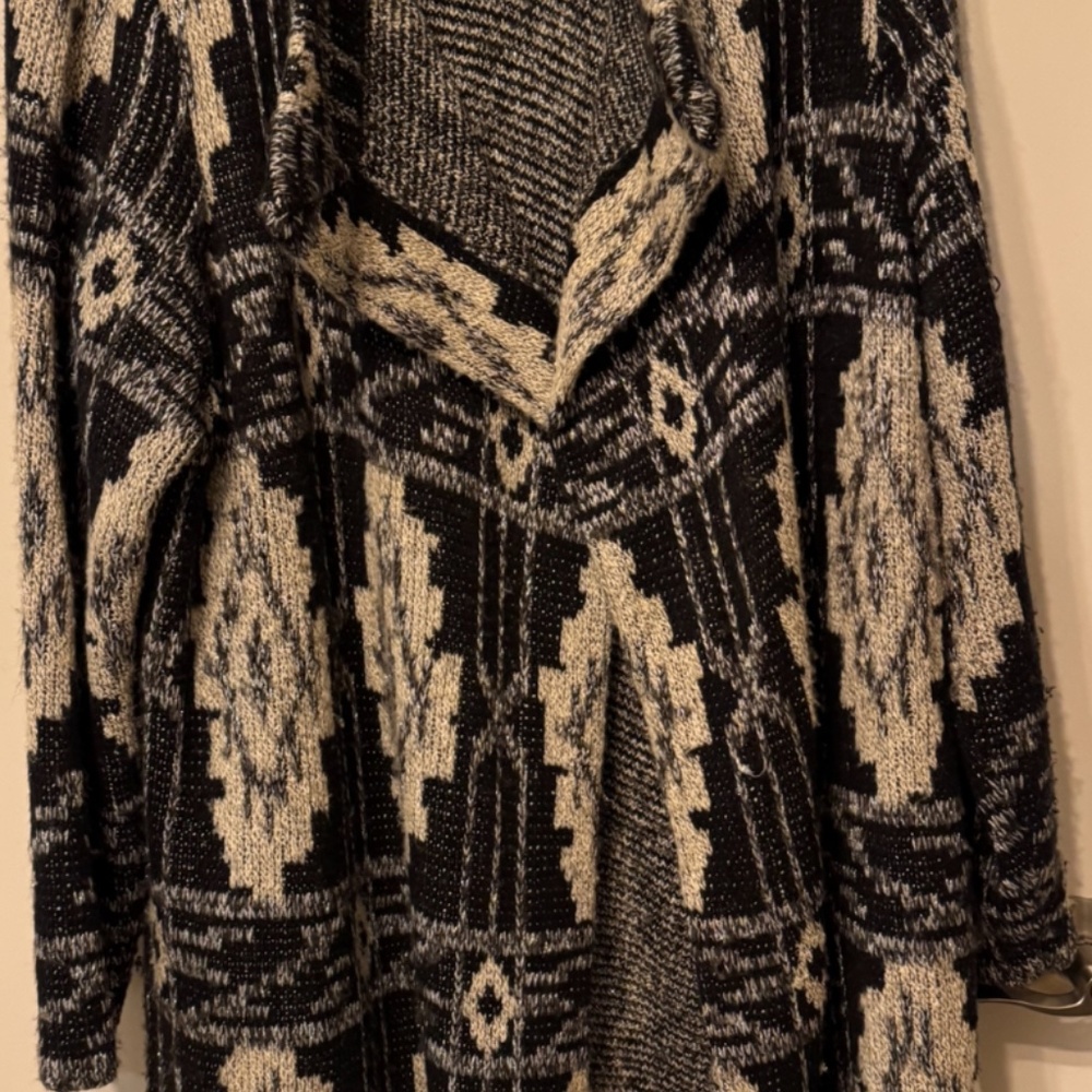 Lucky Brand Black & Cream Aztec Open-Front Cardigan 🖤🤍 - Picture 4 of 5